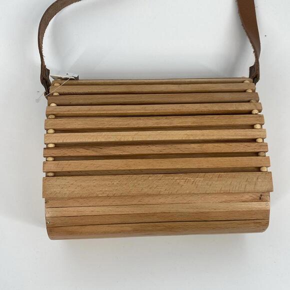 Chic Wooden Slat Crossbody Bag - Picture 2 of 5